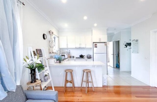 Clayton South House | Cozy 4B3B family home w parking WIFI @Clayton