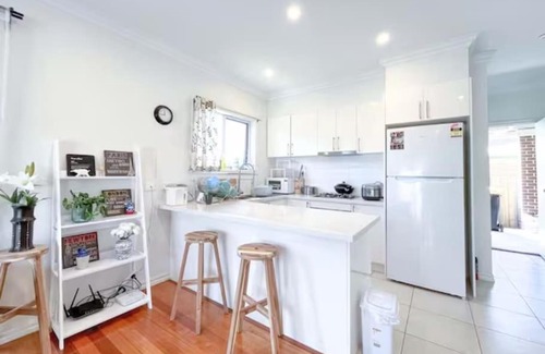 Clayton South Apartment | Cozy 4B3B home w parking WIFI @Clayton