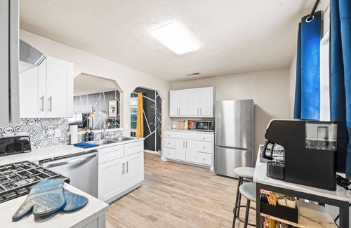 North by Northwest House | Cozy 4BD - Fire Pit & BBQ - 10 Min from Downtown