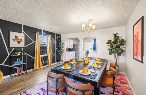 North by Northwest House | Cozy 4BD - Fire Pit & BBQ - 10 Min from Downtown