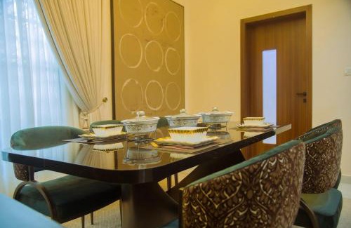 Ikeja Apartment | Cozy 4BDR Home with Snooker, 15mins from Airport