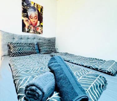 Grinzing Apartment | Cozy 4BR Apt for up to 12P 10-Min to FAC Platz