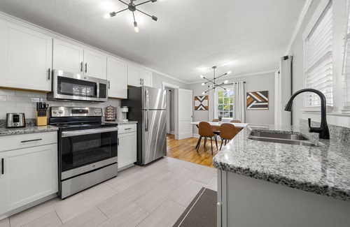 Warm Springs Cottage | Cozy 4BR Cottage in Downtown Warm Springs