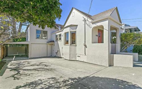 Albany House | Cozy 5-Bedroom House, Perfect for Family and Work Groups