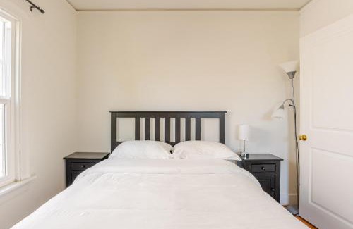 Albany House | Cozy 5-Bedroom House, Perfect for Family and Work Groups