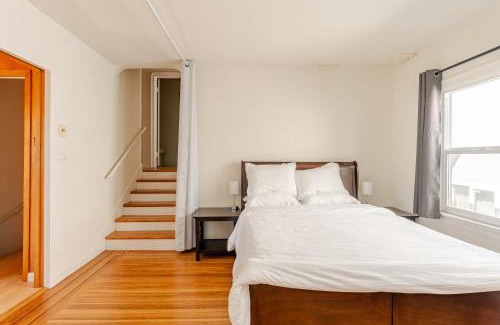 Albany House | Cozy 5-Bedroom House, Perfect for Family and Work Groups