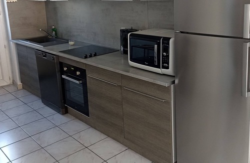 Saint-Hippolyte Apartment | Cozy 55m2 T3 apartment with 50m2 courtyard