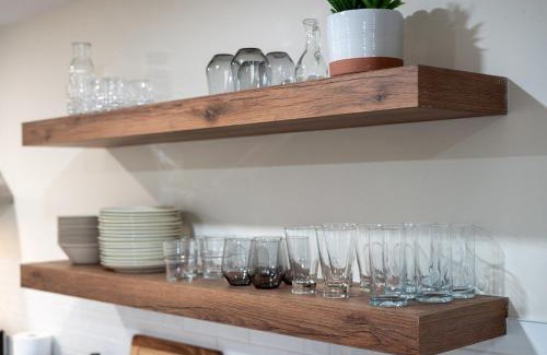 Lindsay House | Cozy 5Bdrm Home Games, Parking, Close to Arena