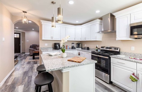 Waxahachie House | Cozy 5BR Getaway | BBQ, Games & Near Attractions