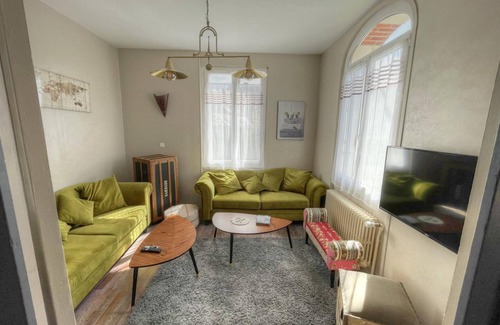 Sepmes Cottage | Cozy 5BR Villa with Garden, Parking, and Modern Amenities in Charming Loire Valley Village