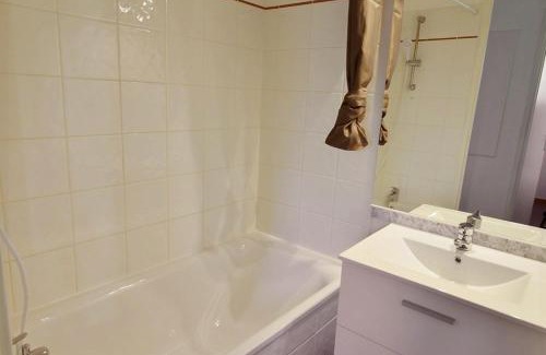 Saint-Etienne-en-Devoluy Apartment | Cozy 6-person apartment with balcony