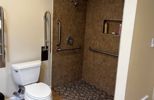 Everett House | Cozy 7-bedroom 2 baths