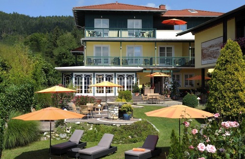 Poertschach am Woerthersee Apartment | Cozy apartment "BIRKE", on a hill, with bathing beach on Lake Wörthersee