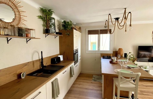 Entraigues-sur-la-Sorgue Apartment | Cozy Apartment in the Heart of a Provençal Village – 2 Bedrooms + Balcony