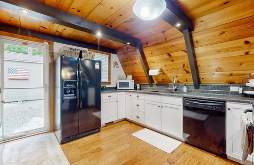 Flat Hollow Marina House | Cozy A-frame home with fire pit, deck, pickleball court, and covered boat slip