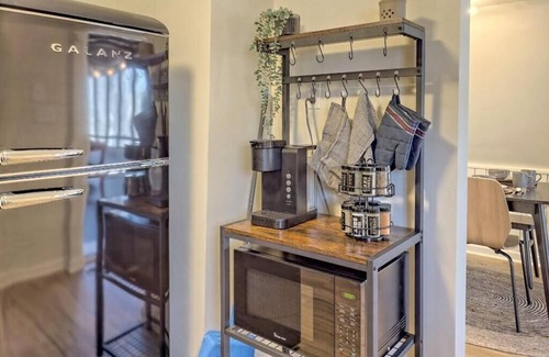 Fair Play Cabin | Cozy A-frame Tiny Home with Game room 3 Minutes to Lake Hartwell!