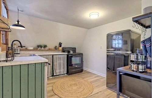 Fair Play Cabin | Cozy A-frame Tiny Home with Game room 3 Minutes to Lake Hartwell!