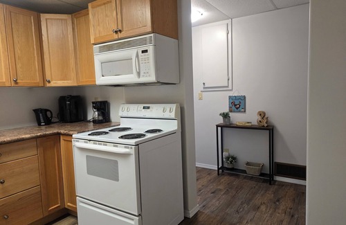 Central Alberta Apartment | Cozy acreage in the country! Come relax and unwind.