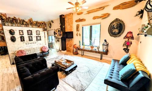Tampa Heights Apartment | Cozy AF Gothic Rose Gallery