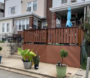 Eastwick House | Cozy airport area hideaway