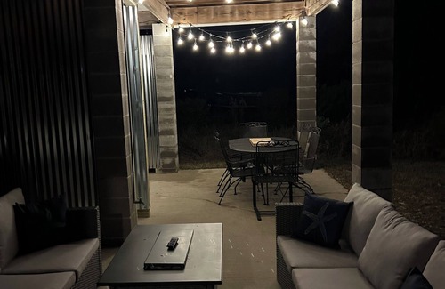 Shoreline Park House | Cozy Airstream in Beautiful Bay St. Louis with WiFi, AC