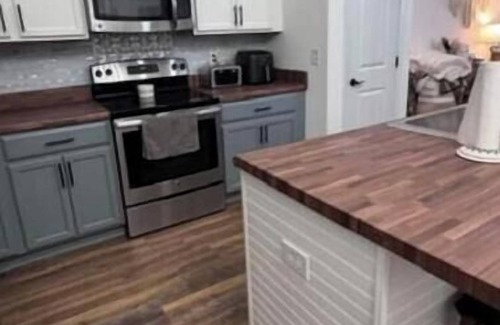 Clarksville House | Cozy & Airy Retreat with Lots of Character