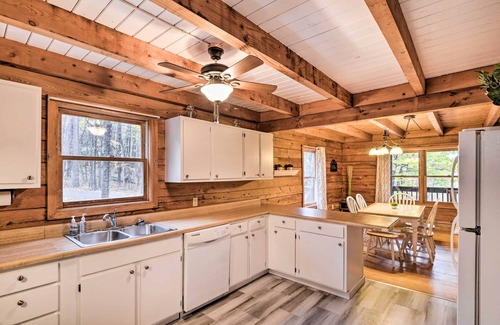 Alpine Lake Cabin | Cozy Alpine Lake Cabin w/Pool & Lake Access!