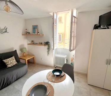 Hyeres City Centre Apartment | Cozy and bright studio in Hyères