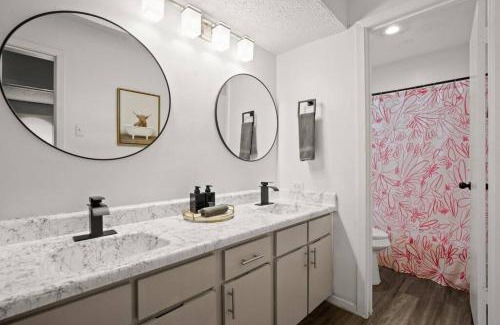 North University Apartment | Cozy and Central UT Moody