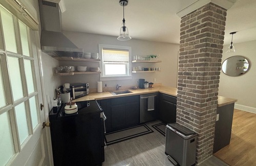 Portsmouth Cottage | Cozy and charming, this cottage offers a retreat surrounded by local beaches.