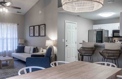 Evansville House | Cozy and Comfortable Charmer