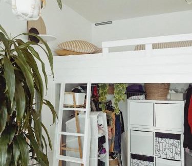 College Park and Old Oak Apartment | Cozy and Cute Studio Apartment with a Loft Bed, 13 mins walk to Westfield White City