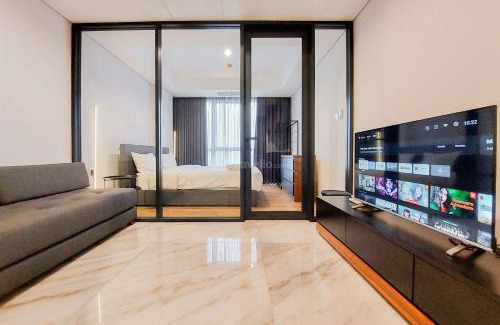 Pinang Apartment | Cozy and Elegant 1BR The Smith Alam Sutera Apartment By Travelio