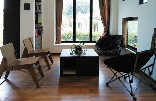 Dinoyo House | Cozy and Friendly Budget Room in Downtown