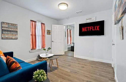 Cedar Crest Apartment | cozy and modern 1BR apartment (15 steps)