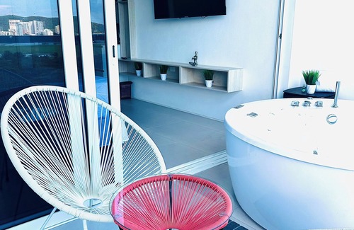 Santa Marta Apartment | Cozy and modern Deluxe Suite, with view of the mountains and the sea 🦋