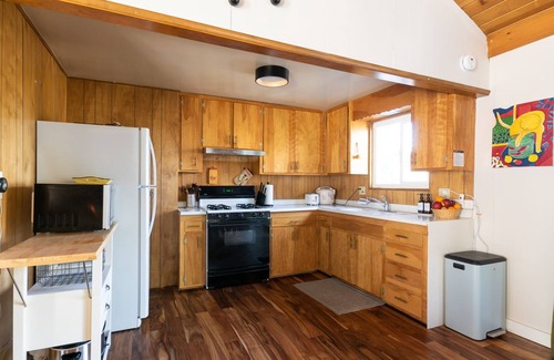 Fox Farm Cabin | Cozy and modern Yena Cabin in Big Bear. Family-Friendly!