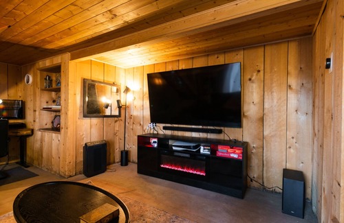 Fox Farm Cabin | Cozy and modern Yena Cabin in Big Bear. Family-Friendly!
