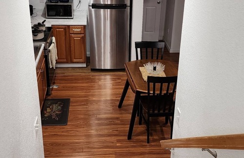 Gateway House | Cozy and Neat house in a quite and safe neighborhood, very friendly hosts!