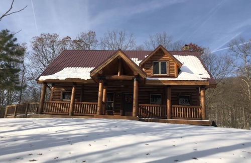 South Fork Cabin | Cozy and Private Log Cabin!