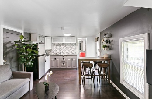 Berkley Apartment | Cozy and Quaint 1 Bedroom Home