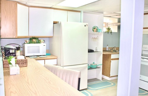 Lochearn Apartment | Cozy and quiet basement apartment pet friendly!