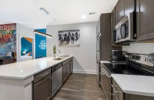 Sobro Condo | Cozy and Quiet but Still Fun-Free Parking and Pet Friendly! Book Now for Fall!