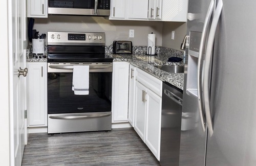 Barboursville House | Cozy and quiet new townhome minutes from the mall exit.