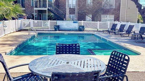 South Side Apartment | Cozy and Quiet, with Easy Access & Private Garage