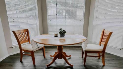 South Side Apartment | Cozy and Quiet, with Easy Access & Private Garage