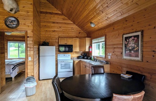 Regional District of Fraser-Fort George Ski Chalet | Cozy and Relaxing Getaway Cabin #1