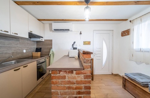 Breznik Plesivicki House | Cozy and rustic cottage with stunning views of the Sickle Mountains!