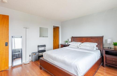 Berkeley Apartment | Cozy and Secure 3-Bedroom, 2-Bath Unit with 6 Beds and Beautiful Bay View