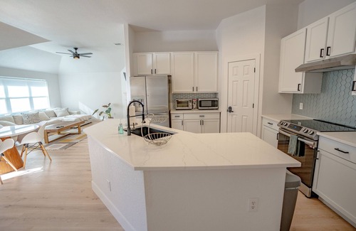 Roanoke House | Cozy and Spacious 4-bedroom house in a small vibrant town.